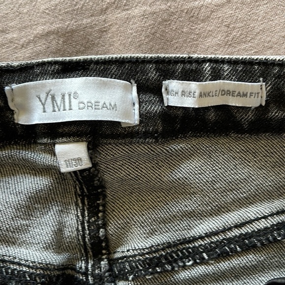 YMI Distressed Ripped Jeans - Picture 3 of 4